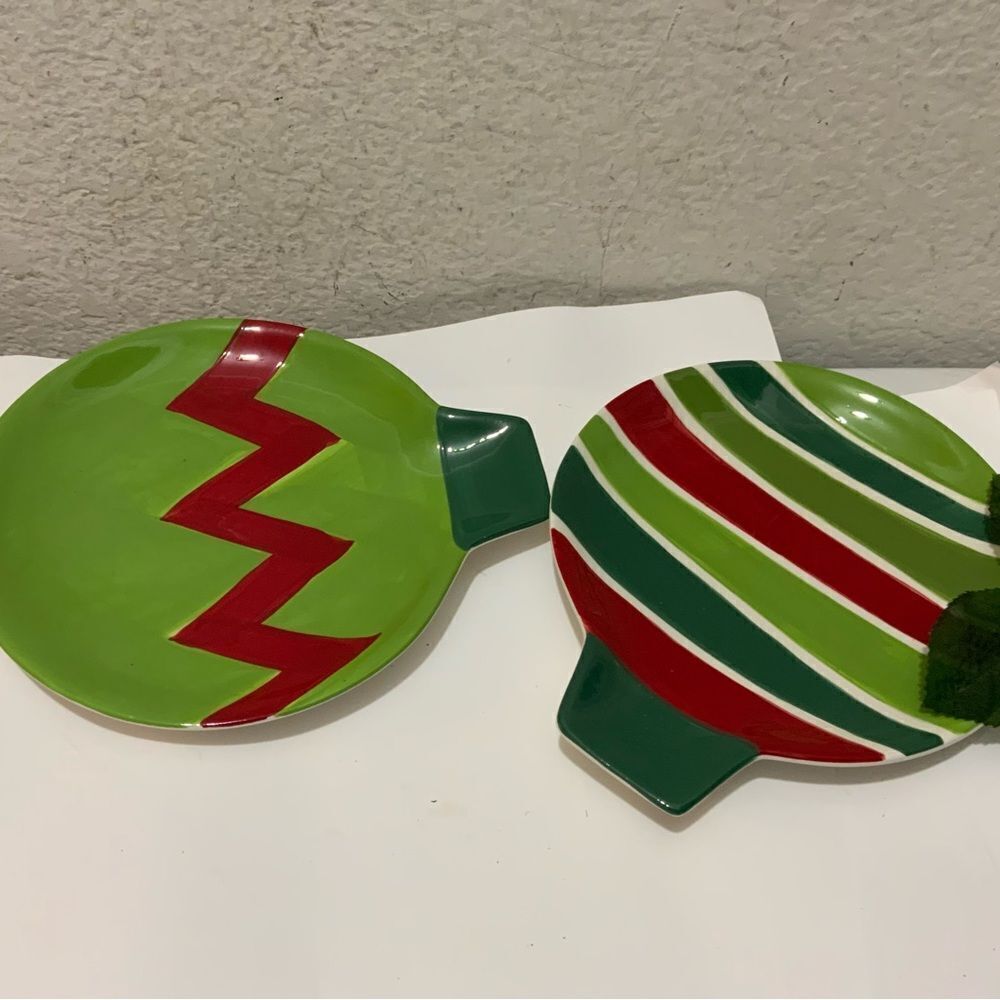 Set of 2 TAG Decorative Plates Dish Ornament Appetizer Snack Candy Green Red P2